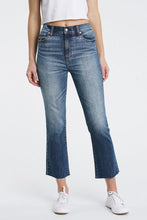 Load image into Gallery viewer, Shy Girl Jeans