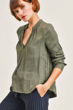 Load image into Gallery viewer, Lindsey Blouse
