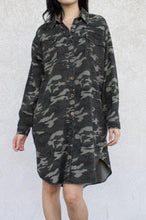Load image into Gallery viewer, Camo Print Denim Overshirt
