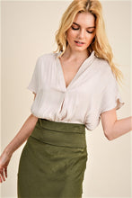 Load image into Gallery viewer, Esme V Neck Top
